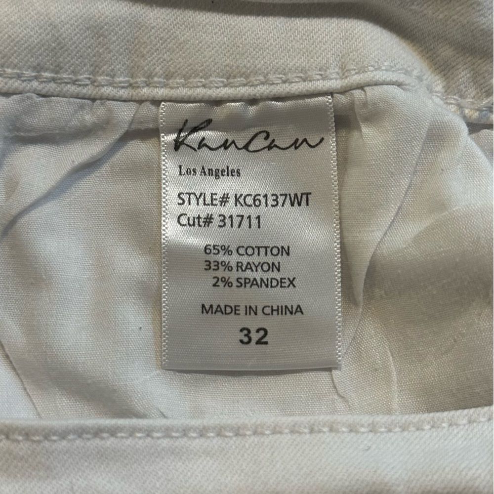 KanCan White Distressed Shorts 2” Size 32 - Picture 5 of 7